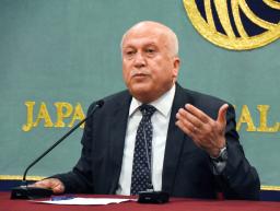 　日本記者クラブで記者会見するパレスチナ自治政府のムハンマド・アムル経済相＝３日午前、東京都千代田区