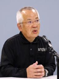 　懲戒免職処分の取り消しを受け記者会見する林田耕二さん＝３日午後、長崎県庁
