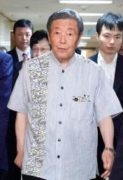 　自民党の総務会に向かう森山幹事長＝３日午前、東京・永田町の党本部