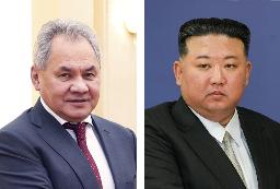 　ロシアのショイグ安全保障会議書記（新華社＝共同）、北朝鮮の金正恩朝鮮労働党総書記（タス＝共同）
