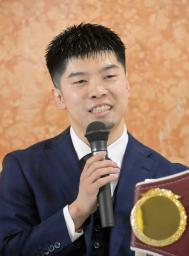 　記者会見で現役引退を表明する田中恒成＝４日、名古屋市