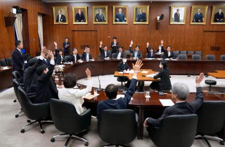 　自民党派閥裏金事件を巡り、審査した旧安倍派の参院議員２９人について「政治的、道義的に責任がある」と全会一致で認めた参院政倫審＝４日午後