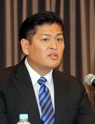 　記者会見する「ミュゼプラチナム」の運営会社ＭＰＨの高橋英樹社長＝６日午前、東京都千代田区