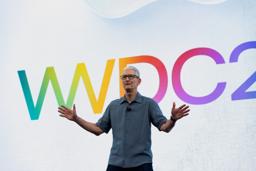 　開発者イベントで話をするアップルのティム・クック最高経営責任者（ＣＥＯ）＝９日、米カリフォルニア州（ロイター＝共同）