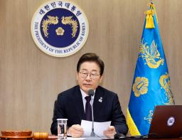 　１０日、韓国大統領府で閣議を開く李在明大統領＝ソウル（聯合＝共同）