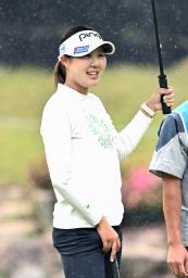 　最終調整で笑顔を見せる高野愛姫＝六甲国際ＧＣ