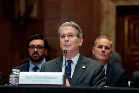 　１１日、ワシントンの米議会公聴会に出席するベセント米財務長官（ゲッティ＝共同）