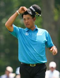 　第１ラウンド、ホールアウトする松山英樹。４オーバーで６２位＝オークモントＣＣ（共同）
