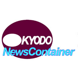 　煙が立ち込めるテルアビブ＝１３日、ロイター共同
