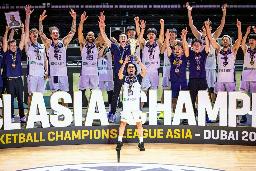 　チャンピオンズリーグ・アジアで初優勝し、喜ぶ宇都宮の選手ら＝１３日、ドバイ（（Ｃ）ＢＣＬ　Ａｓｉａ・共同）