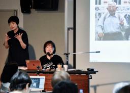 　旧優生保護法を巡る最高裁判決から１年となるのを前に開かれた集会で、講演する大橋由香子さん（右）＝１５日午後、仙台市青葉区