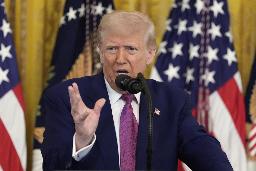 　１２日、米ホワイトハウスで話すトランプ大統領（ＡＰ＝共同）