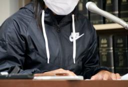 　記者会見する、原告のカンボジア人技能実習生の女性＝１９日午前、東京・霞が関の司法記者クラブ
