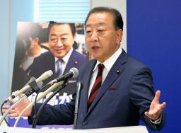 　記者会見で内閣不信任決議案の提出を見送ることを、表明する立憲民主党の野田代表＝１９日午後、国会