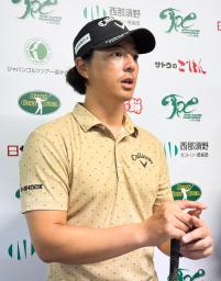 　男子ゴルフのプレーヤーズチャンピオンシップ・サトウ食品開幕を前に、取材に応じる石川遼＝２５日、西那須野ＣＣ