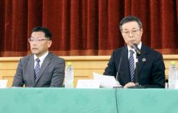 　記者会見するユニチカの藤井実社長（右）とシキボウの尻家正博社長＝２５日午後、大阪市中央区