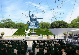 　長崎市の平和公園で開かれた平和祈念式典＝２０２４年８月