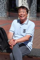 　長嶋茂雄さんとの思い出を語る小俣進さん＝６月、横浜市