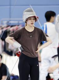 　世界選手権に向け調整する女子サーブルの江村美咲＝東京都北区の味の素ナショナルトレーニングセンター