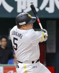 　２回ソフトバンク無死、山川が左越えに先制ソロを放つ＝みずほペイペイドーム