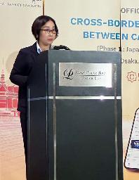 　式典であいさつするカンボジア国立銀行のチア・セレイ総裁＝４日午前、大阪市