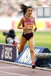 　女子１５００メートル決勝　ゴールした田中希実＝国立競技場