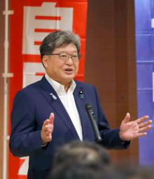 　自民党会合であいさつする萩生田光一元政調会長＝７日午後、石川県加賀市