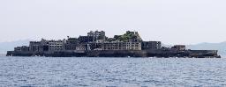 　世界遺産「明治日本の産業革命遺産」を構成する長崎市の端島（通称・軍艦島）＝５月