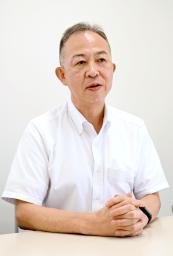 　「ひとり親家庭への支援を急いでほしい」と訴える公益財団法人「あすのば」の小河光治代表理事＝１日、東京都港区