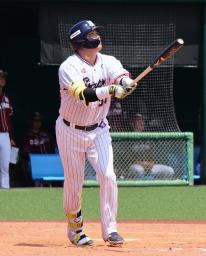 　イースタン・リーグの楽天戦に出場したヤクルトの村上＝戸田