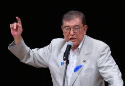 　参院選候補の応援演説で、支持を訴える自民党総裁の石破首相＝９日午後、長崎県諫早市