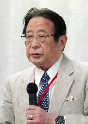 　新たな団体設立について記者会見する、セントマザー産婦人科医院の田中温院長＝１４日午後、厚労省