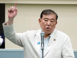 　高松市で演説する自民党総裁の石破首相＝１５日午後