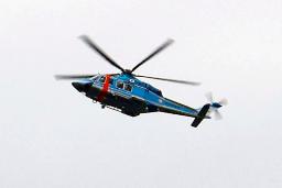 　北陸自動車道の特別取り締まりに出動した富山県警ヘリ「つるぎ」＝１６日午前、富山県射水市
