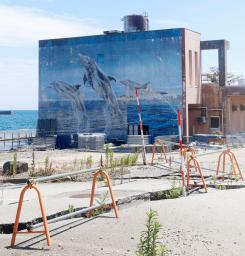 　能登半島地震の津波で損壊した「さいはてのキャバレー」と呼ばれる建物＝１４日、石川県珠洲市