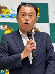 　記者会見する島根県の丸山達也知事＝１６日午後、東京都新宿区
