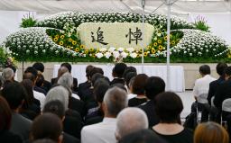 　京都アニメーション放火殺人事件の現場となった第１スタジオ跡地で開かれた追悼式＝１８日午前、京都市伏見区（同社提供）