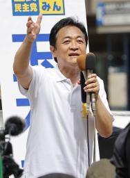 　支持を呼びかける国民民主党の玉木代表＝１９日午前、福岡市