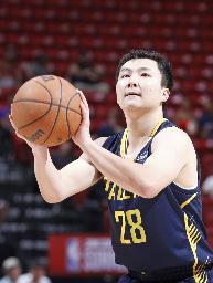 　フリースローをする富永啓生＝ラスベガス（ＮＢＡＥ・ゲッティ＝共同