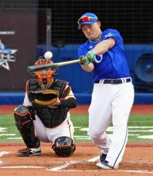 　本塁打競争で優勝したＤｅＮＡ・牧＝横浜