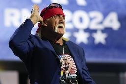 　昨年７月、米共和党大会で演説するハルク・ホーガンさん＝ウィスコンシン州ミルウォーキー（ＡＰ＝共同）