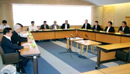 　静岡県伊東市議会が開いた田久保市長の学歴問題に関する百条委の第３回会合＝２５日午前