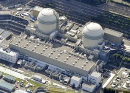 　関西電力高浜原発の３号機（左）と４号機＝福井県高浜町