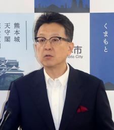 　記者会見する熊本市の大西一史市長＝２５日午前、熊本市役所
