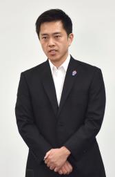 　大阪府庁で取材に応じる日本維新の会の吉村洋文代表＝２８日午後