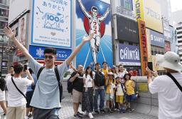 　大勢の外国人観光客らでにぎわう大阪・道頓堀