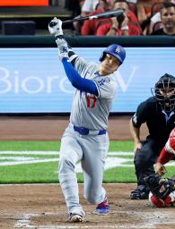 　レッズ戦の７回、空振り三振に倒れるドジャース・大谷＝シンシナティ（共同）