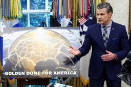 　ホワイトハウスで次世代ミサイル防衛構想「ゴールデンドーム」について語るヘグセス米国防長官＝５月、ワシントン（ロイター＝共同）