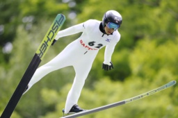 　男子成年で優勝した小林朔太郎＝大倉山