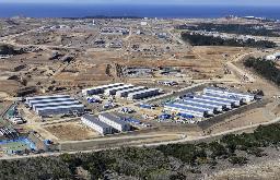 　自衛隊基地の建設が進められている鹿児島県西之表市の馬毛島＝１月（ドローンから）